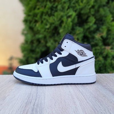 Чоловічі високі кросівки | Nike Air Jordan 1 Retro High | білі з чорним | шкіра | частково маломірні ODR NJ10048-41 фото