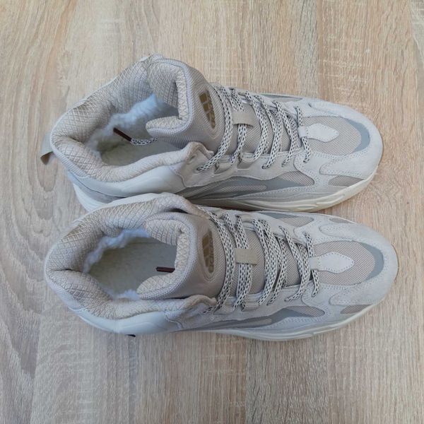 Чоловічі зимові високі кросівки | Adidas Yeezy Boost 700 High | світло-сірі | комбіновані матеріали | хутро ODRW AD10011-41 фото