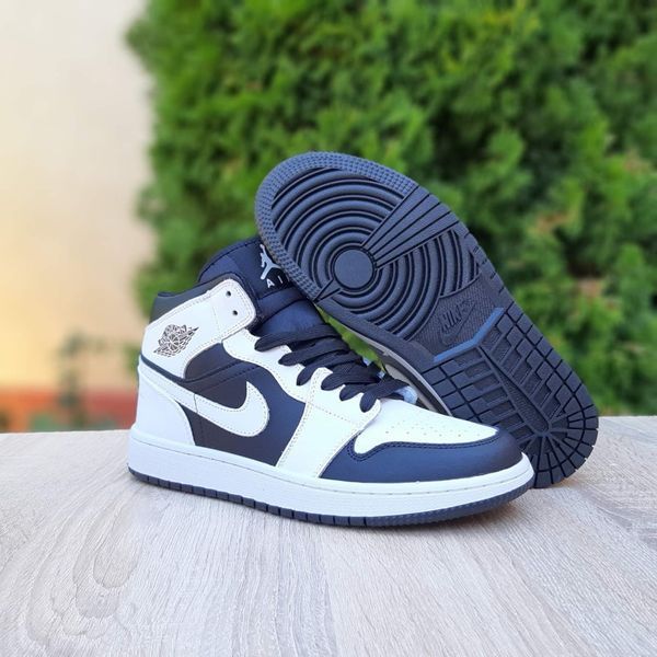 Чоловічі високі кросівки | Nike Air Jordan 1 Retro High | білі з чорним | шкіра | частково маломірні ODR NJ10048-41 фото
