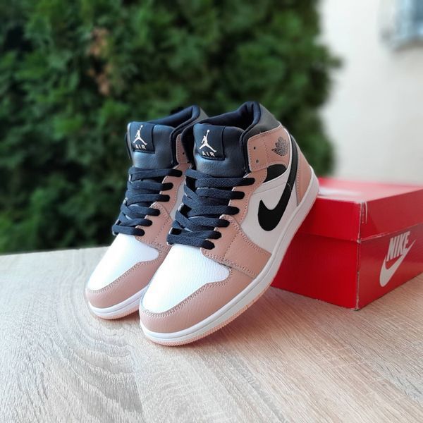 Жіночі зимові високі кросівки | Nike Air Jordan 1 High Winter | білі з пудрою та чорним | шкіра | хутро ODRW NJ20018-37 фото